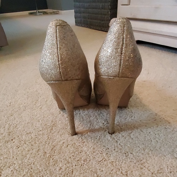 GUC Steve Madden gold glitter pumps - Picture 5 of 6